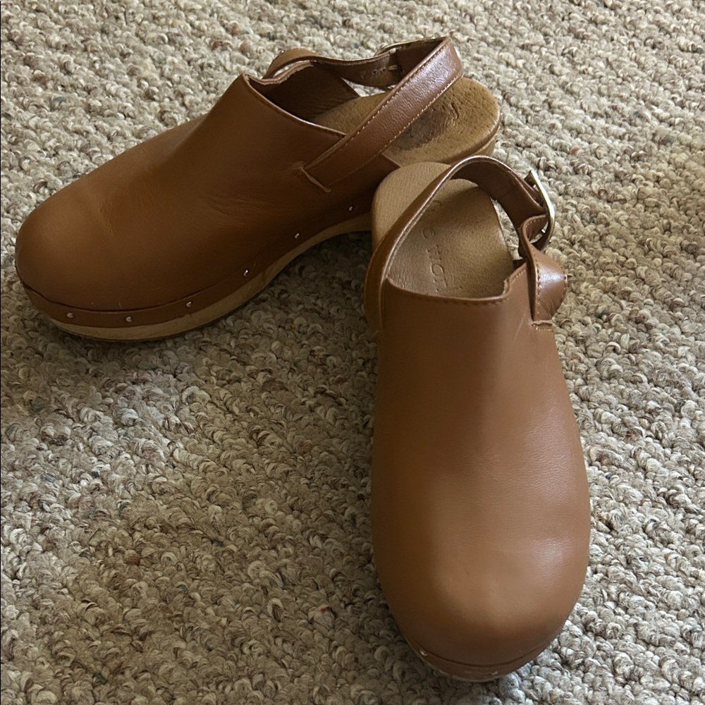 Anthropologie five worlds Cordani Clogs Leather Women's Size 7 Retails $198.00